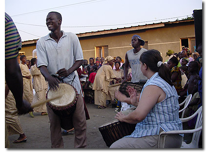 Fonziba playing with Dramane Dembele